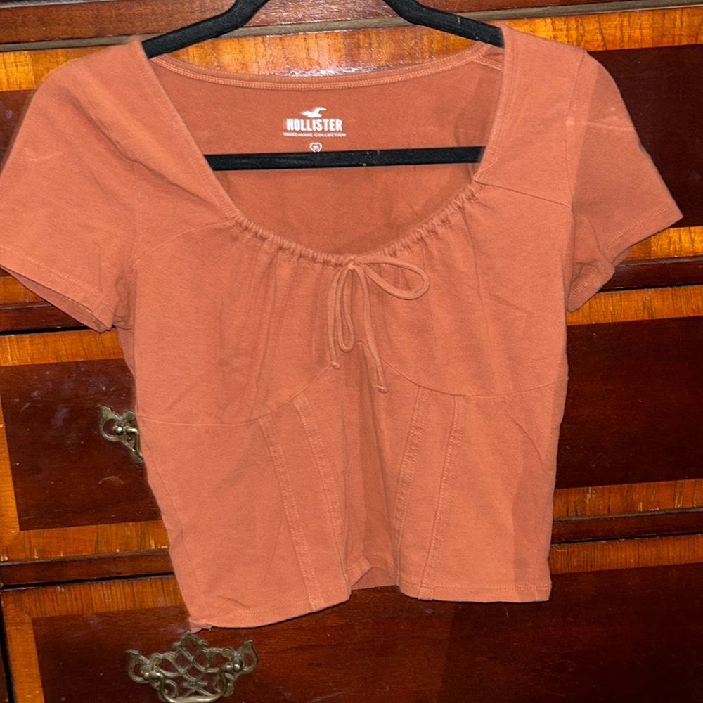 hollister baby tee